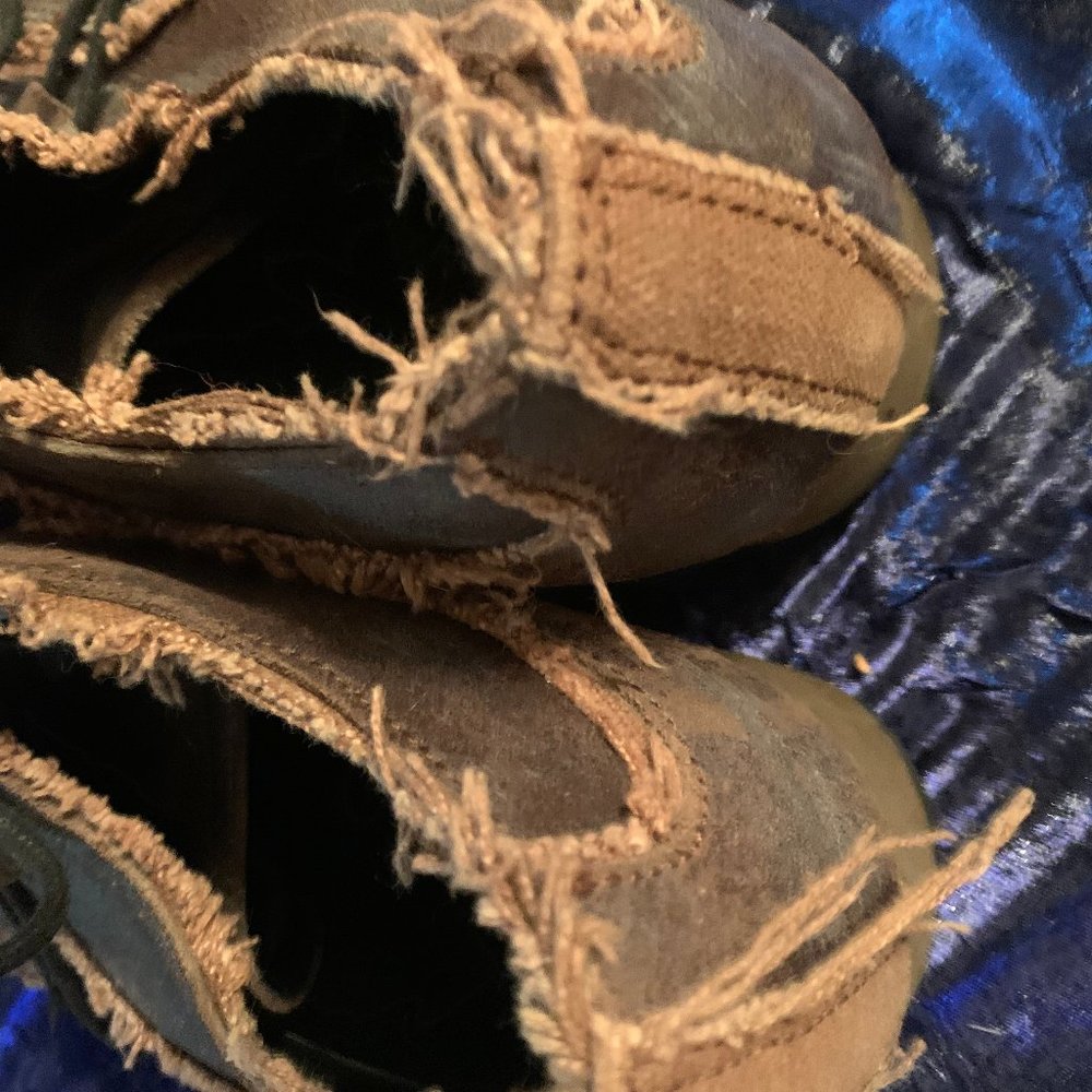 Distressed Corture - Picture 4 of 4